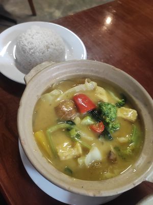 Vegetable curry at Casa Bonita in Cat Ba