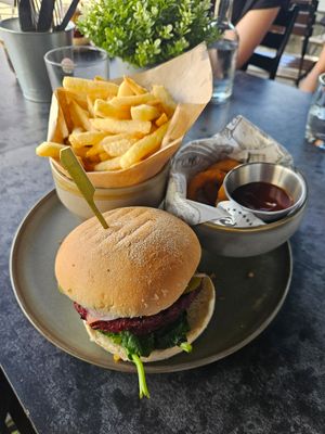 Red Corvette, onion rings, fries at Ellis Gourmet Burger in Aalst