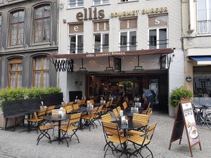 front + front terrace at Ellis Gourmet Burger in Aalst