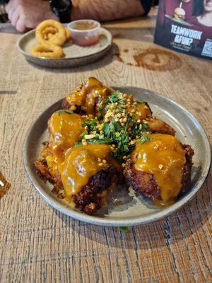 Cauliflower wings vegan at Ellis Gourmet Burger in Leuven