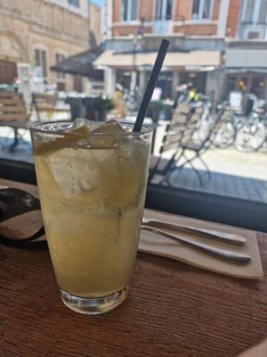 Homemade sparkling lemonade at Ellis Gourmet Burger in Leuven