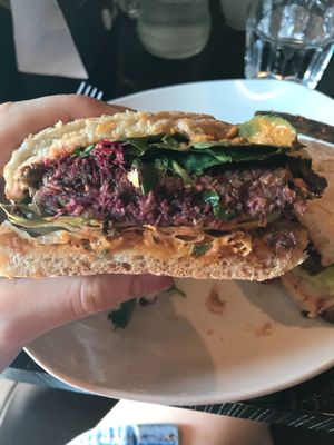 Vegan beet the root burger at Ellis - De Keyserlei in Antwerpen