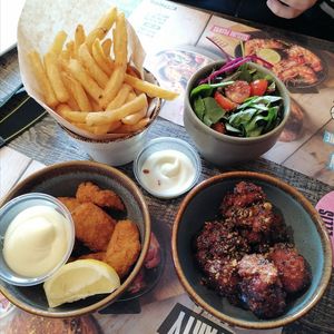 Tout est vegan sur cette photo 👌🏻 at Ellis Gourmet Burger in Ghent