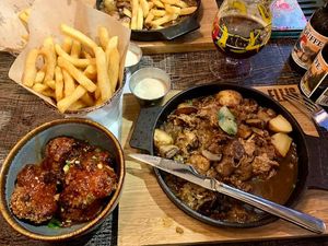 Vegan Sizzling Casserole (staat helaas niet meer op de kaart) at Ellis Gourmet Burger in Ghent