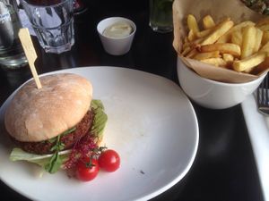 Burger "Beet the Roots" at Ellis Gourmet Burger in Ghent