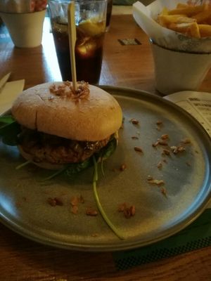 Holy shiitake  burger with fries and vegan mayo at Ellis Gourmet Burger in Hasselt