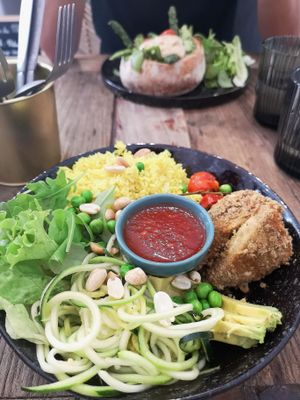 Cilaos: one of the weekly dishes, vegan version with tofu nuggets at Kia Ora in Annecy