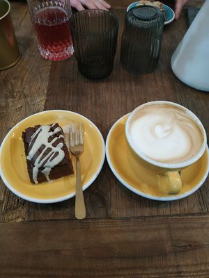 Brownie crème cacahuètes et cappuccino at Kia Ora in Annecy