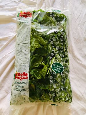 A big bag of spinach 🤤 at Deco Gourmet in Cefalu