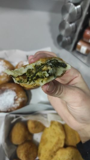 Coxinhas com espinafres e chouriço at Capuchinho Verde in Porto