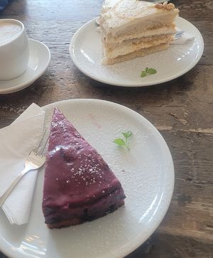Salted Caramell Peanut Torte, Heidelbeer Kuchen at Cafe Livres in Essen