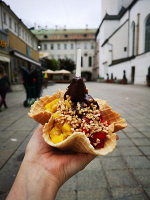 Dark chocolate ice cream (vegan), mango, crispy hazelnuts and strawberries. Waffel was made at the place and is also vegan. Very nice! at Kurt in Innsbruck