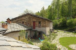 Our stone farmhouse is situated in a glade not far from where the Chiamogna stream flows: a secluded corner in the Pellice Valley where the hills have been reconquered by natural vegetation and teem with fauna and wildlife. at Casa Payer in Luserna San Giovanni