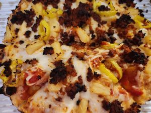 Build your own pizza with the 9" small thin style pan crust, banana peppers, pineapples, soyrizo, Daiya cheese, and marinara sauce at Pizza Cat in Toledo