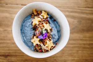 Blue Eyed Girl at Hustle n' Flow Eatery in San Pedro De Alcantara