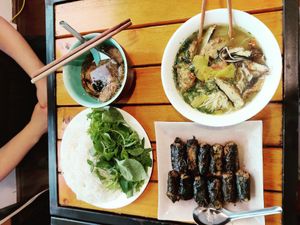 Bún chả, bún rong biển und chả lá lốt at Tam An Lac - Hoan Kiem in Hanoi