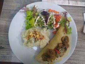 Menú del día: Crepes de champiñones con salsa bechamel, ensalada rusa con lechuga asiática, puré de papas con almendras. at Verde Vital in Bogota