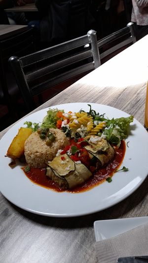 Rollo relleno de quinoa at Verde Vital in Bogota