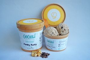 Plátano, crema de cacahuate casera y granos de cacao

Banana, homemade peanut butter and cacao nibs  at Chichilí in Guadalajara