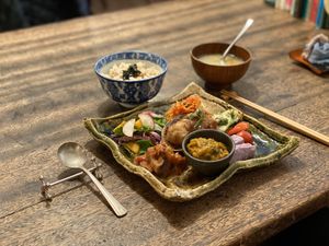 Sopa + arroz + 7 guarniciones vegetales at Hobodo Cafe in Kyoto