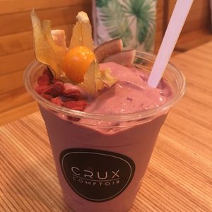 acai to drink, coconut milk, rasperries, mango, goji berries at Crux Comptoir in Montreal