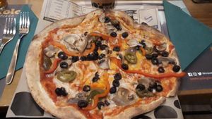 Pizza at Yolo Pizza in Valencia