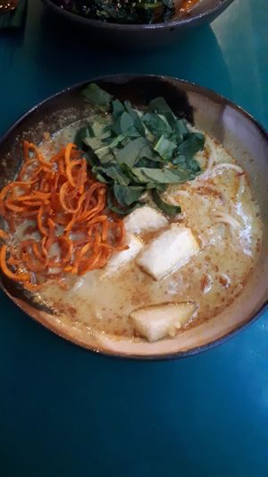 Malezyjska laksja z kiszonym burakiem i tamaryndowcem /34pln at Eden Bistro in Warsaw