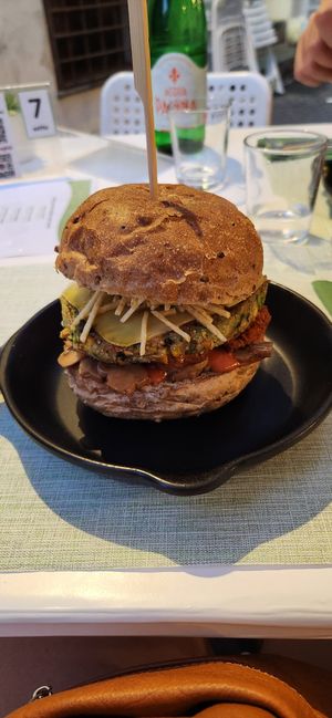 Ubatuba vegan burger at Gusto Artigianale in Maiori