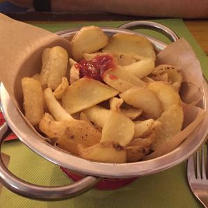French fries at Gusto Artigianale in Maiori
