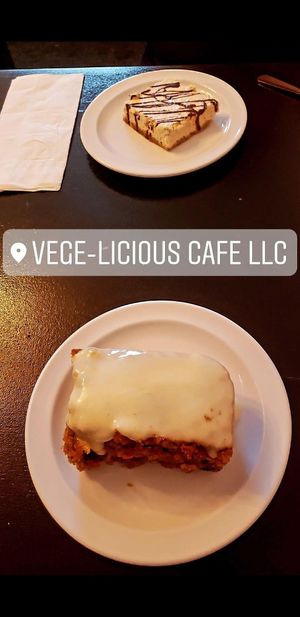 Carrot cake & cheesecake at Vegelicious in Nashville