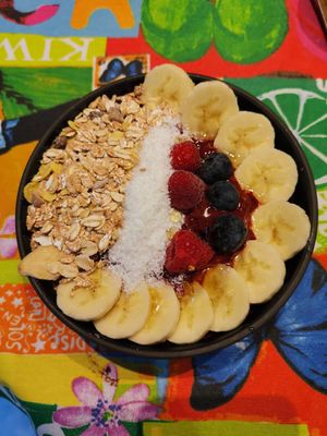 Smoothie bowl at Alabama Cafe in San Sebastian