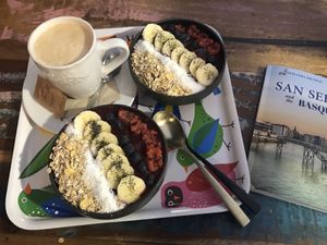 Very berry bowl 😊 at Alabama Cafe in San Sebastian