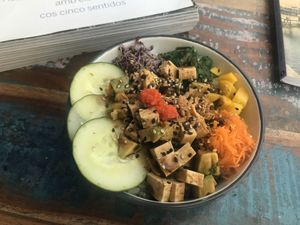Vegan poke bowl with tofu 😎 at Alabama Cafe in San Sebastian