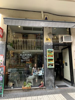 Ambiente genial at Alabama Cafe in San Sebastian