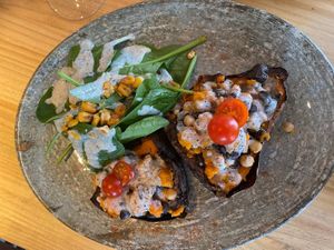 Sweet potato coconut yougurt N truffle with crispy spinach Leeds come on 🤤🤤🤤 and it was even better live  at Amarre 69 in Barcelona