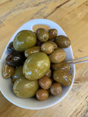 Great olives at Amarre 69 in Barcelona