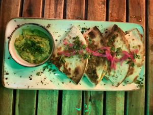 Quesadillas with vegan chicken at Amarre 69 in Barcelona