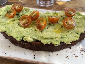 Tostada de aguacate at Amarre 69 in Barcelona