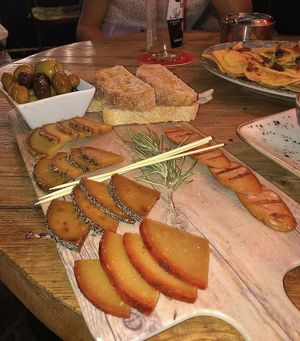 Tabla de queso vegano at Amarre 69 in Barcelona