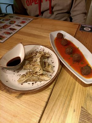 Gyozas and albóndigas at Amarre 69 in Barcelona