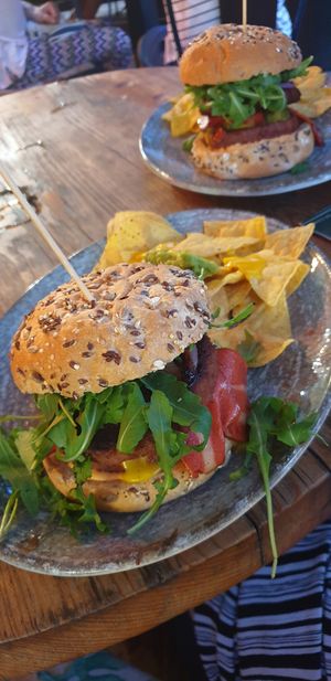 Queen burger at Amarre 69 in Barcelona
