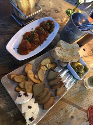 top: vegan albóndigas (meatballs) below: cheese platter deluxe  at Amarre 69 in Barcelona