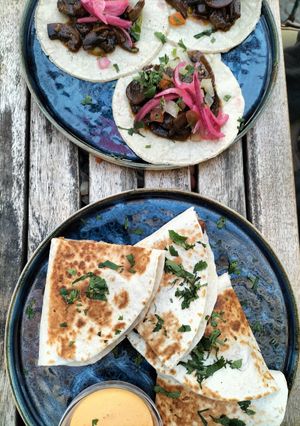 Tacos y quesadillas at Amarre 69 in Barcelona