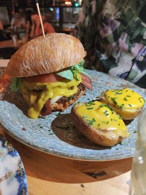 Big Queen burguer at Amarre 69 in Barcelona