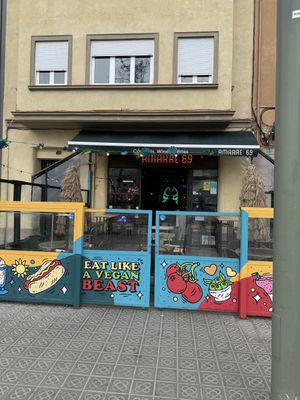 Closed but open   at Amarre 69 in Barcelona