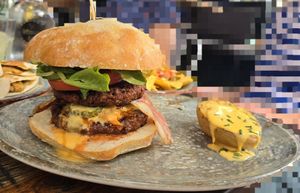 Big Queen Burger at Amarre 69 in Barcelona