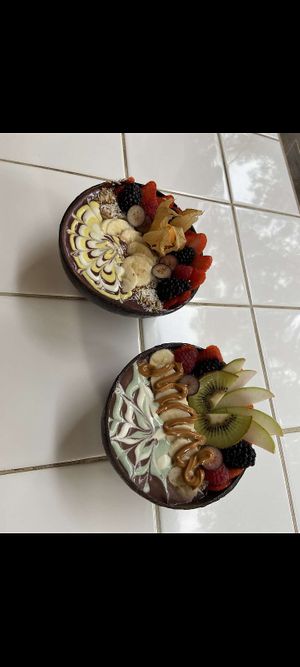 Red bowl and Purple bowl at Rainbowls in Amsterdam