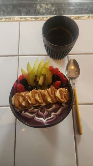 Purple bowl at Rainbowls in Amsterdam