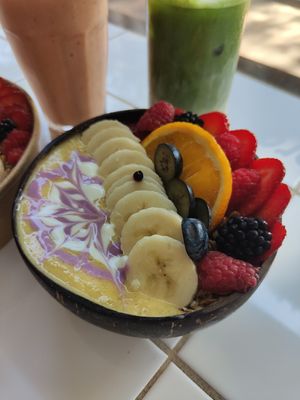 Yellow rainbowl at Rainbowls in Amsterdam