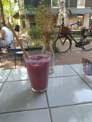 Pink Chai Latte at Rainbowls in Amsterdam